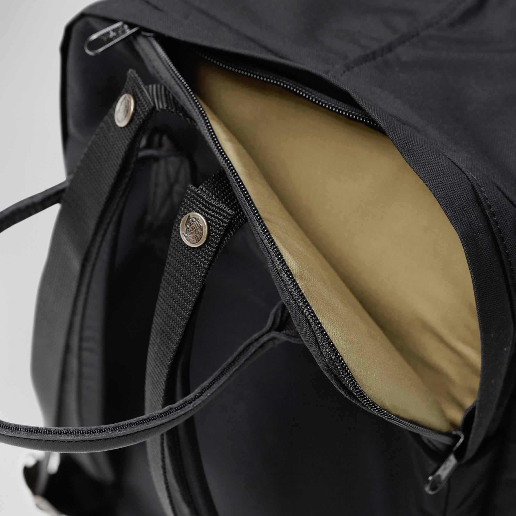 Fjällräven Kånken No. 2 Black Laptop 15 - Image 4